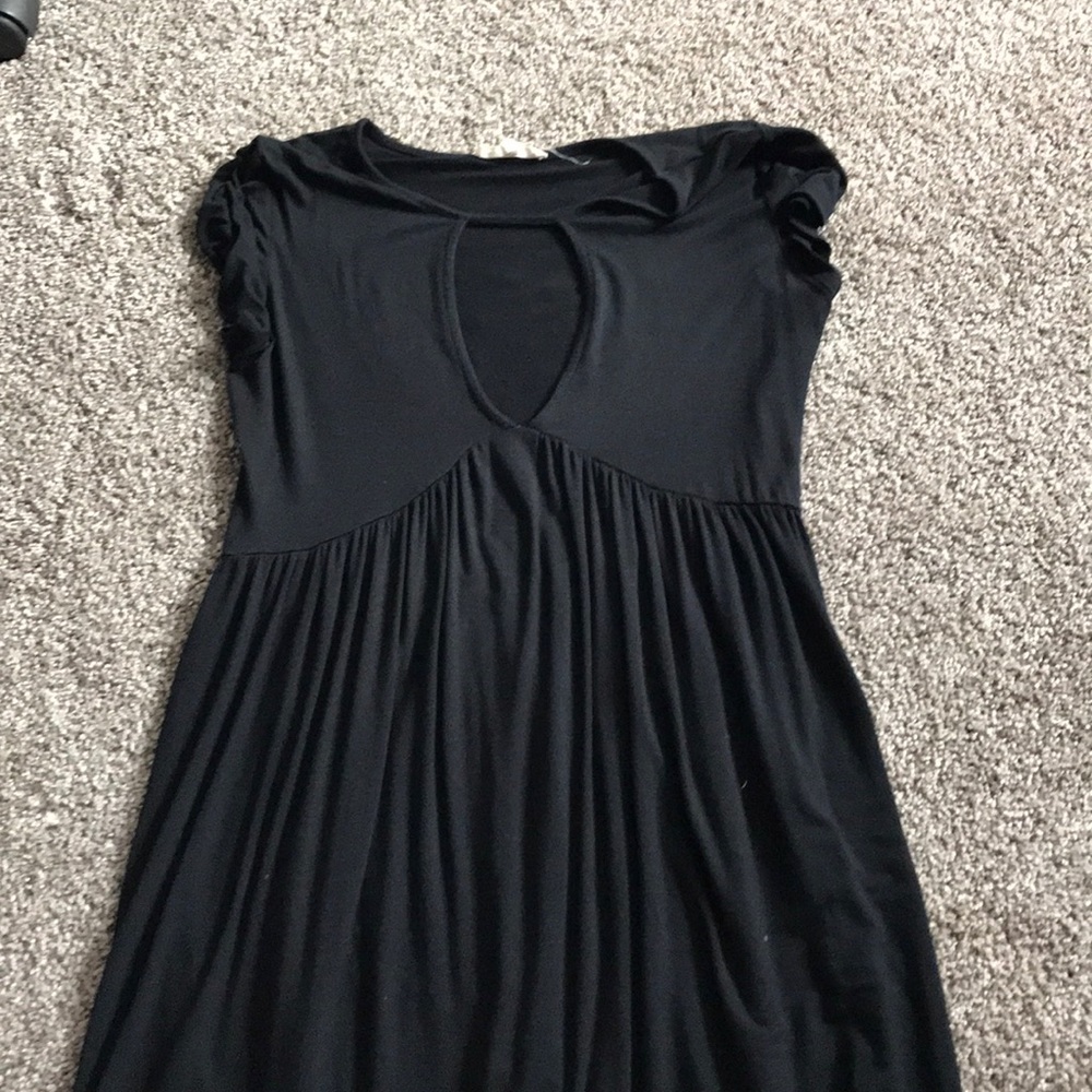 Black shift key hole dress